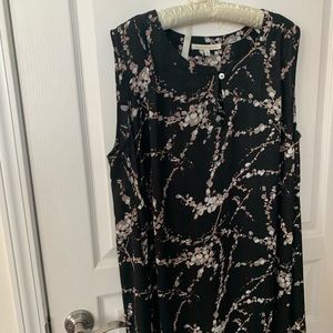 Hi-low, no sleeve blouse